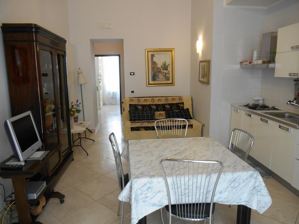 Ferienwohnung Casa Sannazzaro Neapel Zimmer foto