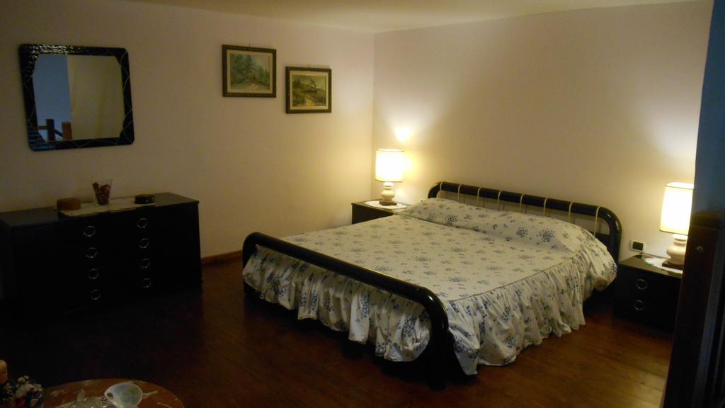 Ferienwohnung Casa Sannazzaro Neapel Zimmer foto