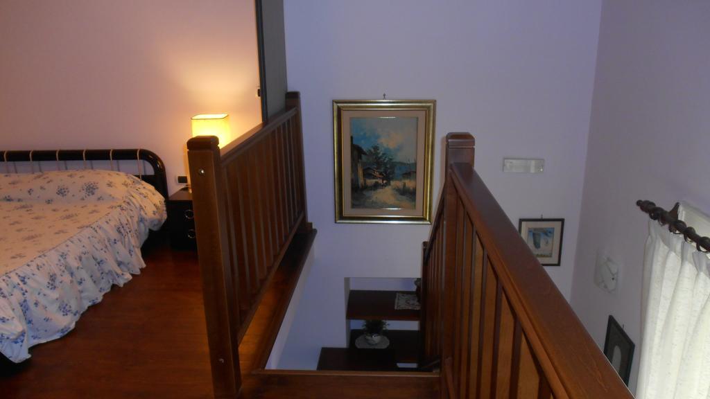 Ferienwohnung Casa Sannazzaro Neapel Zimmer foto