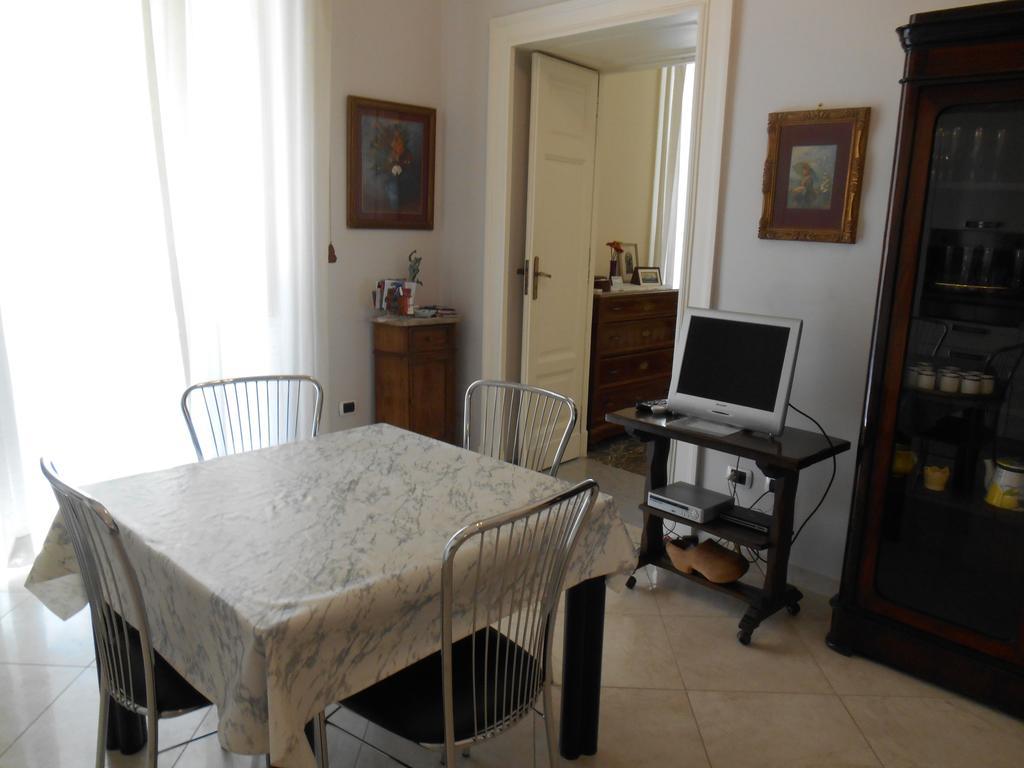Ferienwohnung Casa Sannazzaro Neapel Zimmer foto