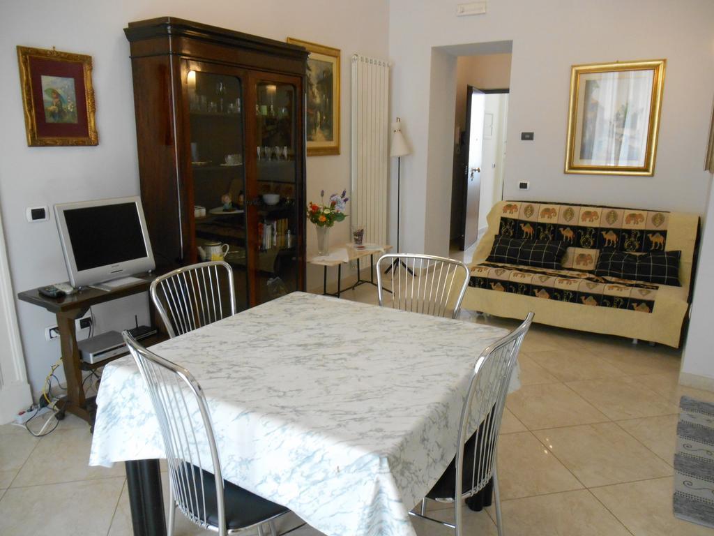 Ferienwohnung Casa Sannazzaro Neapel Zimmer foto